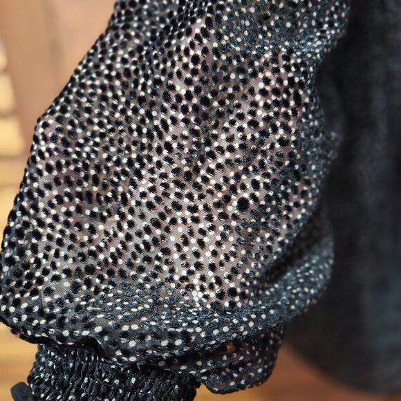 White House Black Market blouse black/white polka dots off the shoulder size Med - Picture 3 of 6